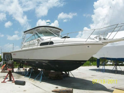 1990 Boston Whaler 31 Convertible -- Hatteras 31 Convertible